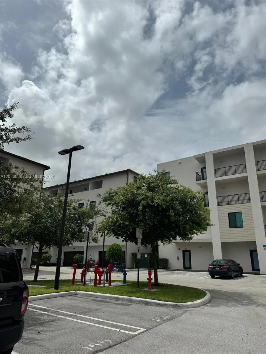 Listing  4725 NW 85th Avenue 44, Doral, FL 33166, Doral, FL 33166