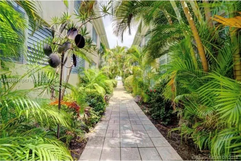 View details of listing 4740 Pine Tree Drive 25, Miami Beach, FL 33140 Miami Beach with MLS# 