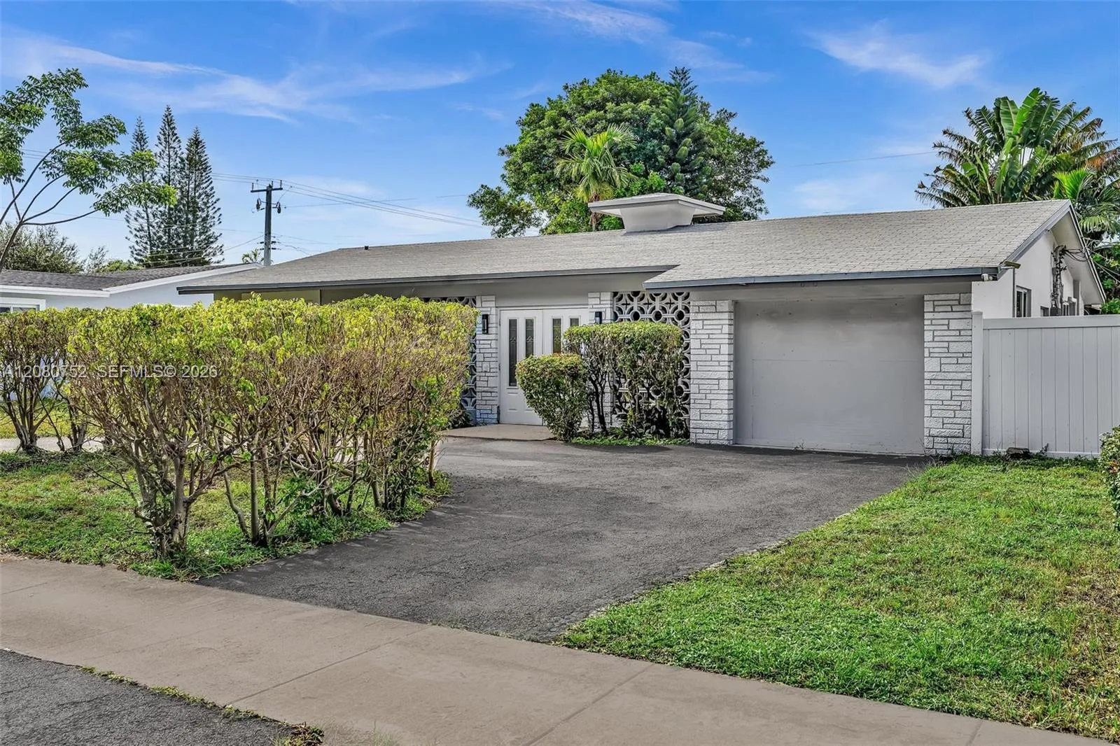View details of listing 4810 Johnson Street, Hollywood, FL 33021 Hollywood with MLS#