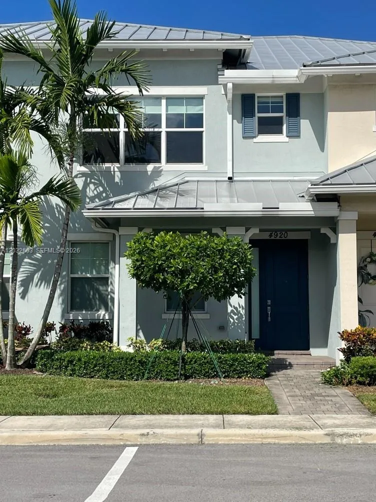 View details of listing 4920 Eucalyptus Drive 2, Hollywood, FL 33021 Hollywood with MLS#
