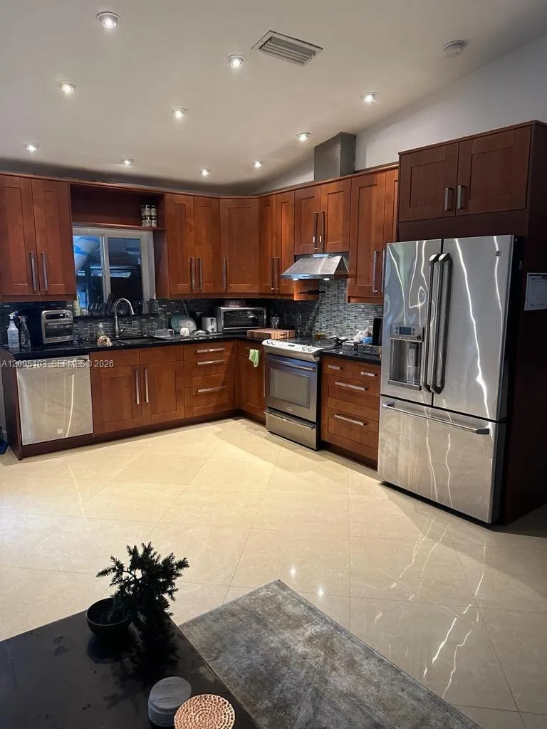 View details of listing 4920 SW 27th Avenue 1, Dania Beach, FL 33312 Dania Beach with MLS# 