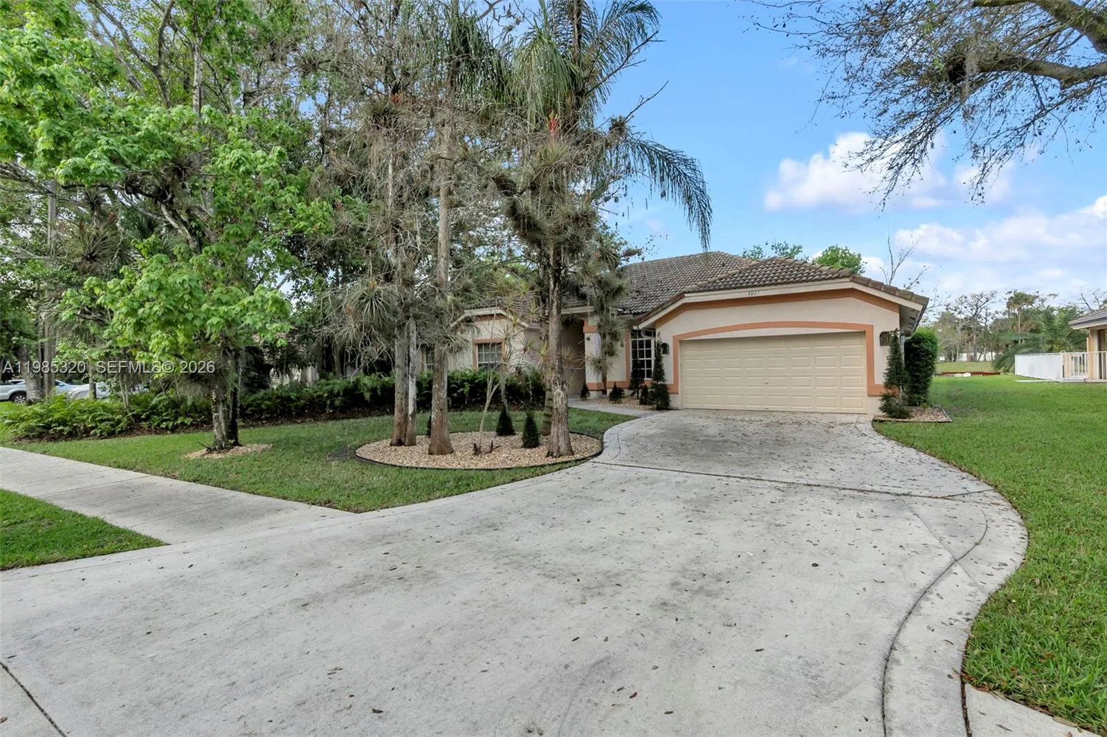 Listing  4927 NW 67th Avenue, Lauderhill, FL 33319, Lauderhill, FL 33319