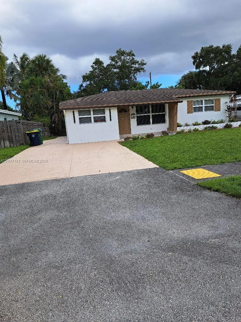 View details of listing 4982 SW 29th Terrace, Dania Beach, FL 33312 Dania Beach with MLS# 