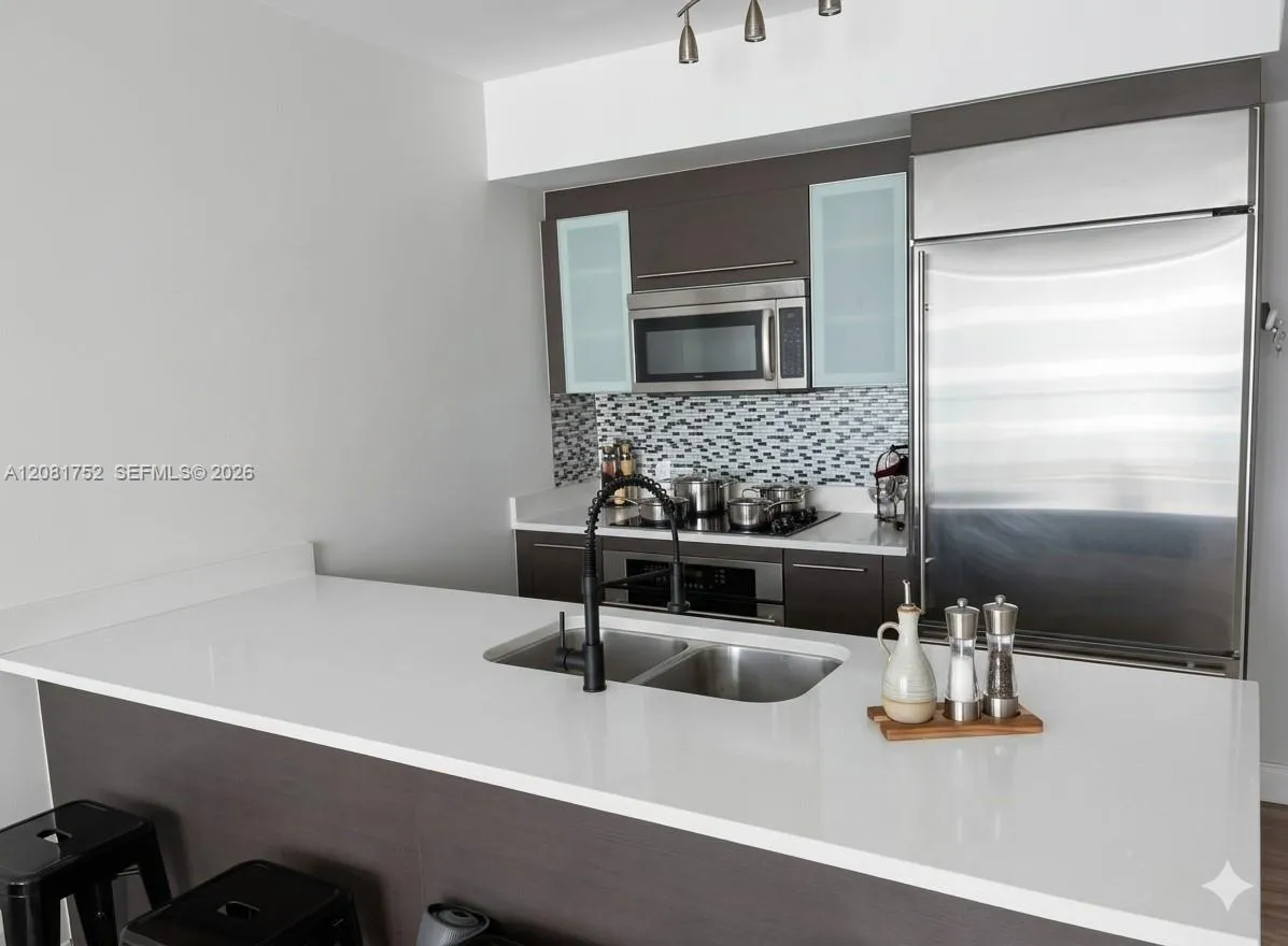 View details of listing 500 Brickell Avenue 1806, Miami, FL 33131 Miami with MLS#