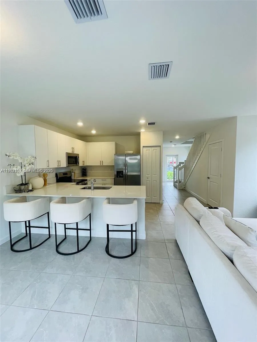 View details of listing 5000 SW 37th Street, Pembroke Park, FL 33023 Pembroke Park with MLS#