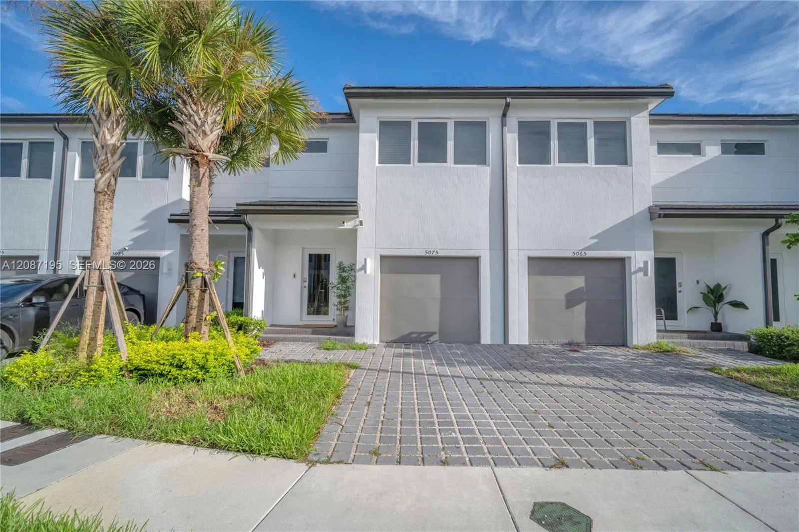 View details of listing 5075 SW 37th Street, Pembroke Park, FL 33023 Pembroke Park with MLS#