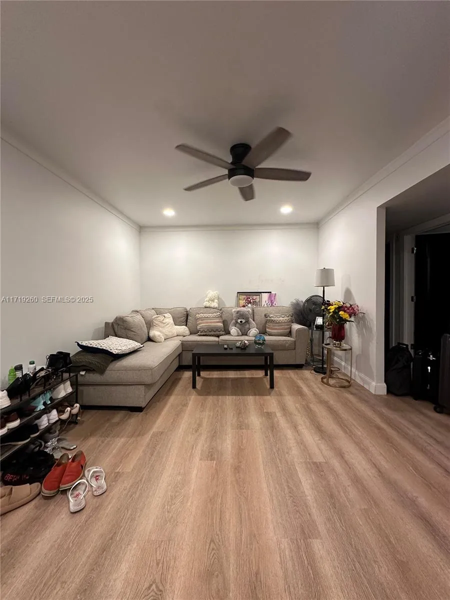 View details of listing 5100 SW 41st Street 328, Pembroke Park, FL 33023 Pembroke Park with MLS#