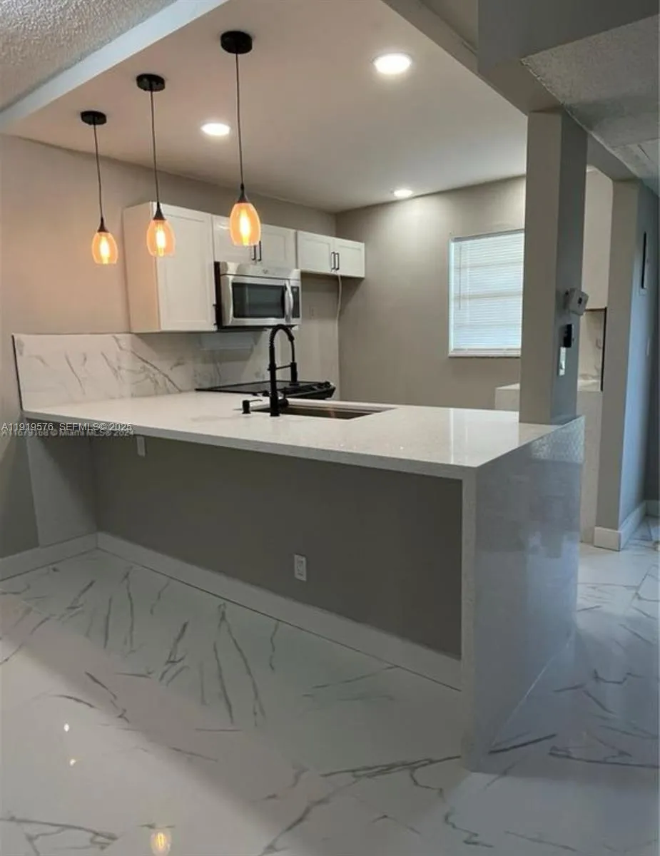 View details of listing 5102 NW 36th Street 605, Lauderdale Lakes, FL 33319 Lauderdale Lakes with MLS# 
