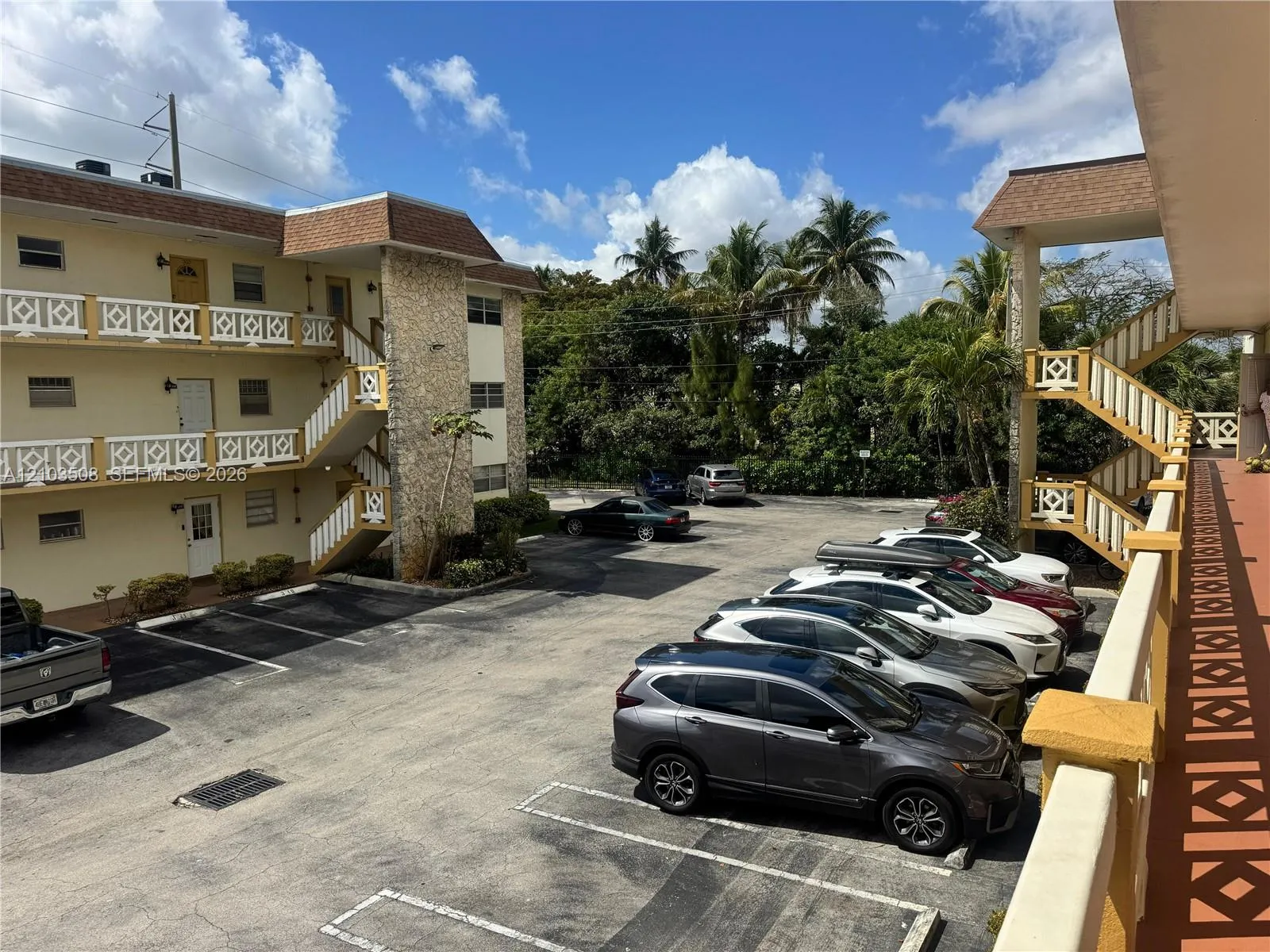 Listing  5121 W Oakland Park Boulevard 202, Lauderdale Lakes, FL 33313, Lauderdale Lakes, FL 33313