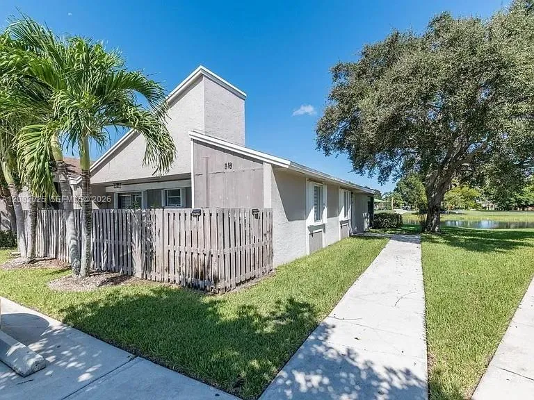 View details of listing 518 Woodgate Circle E, Sunrise, FL 33326 Sunrise with MLS#