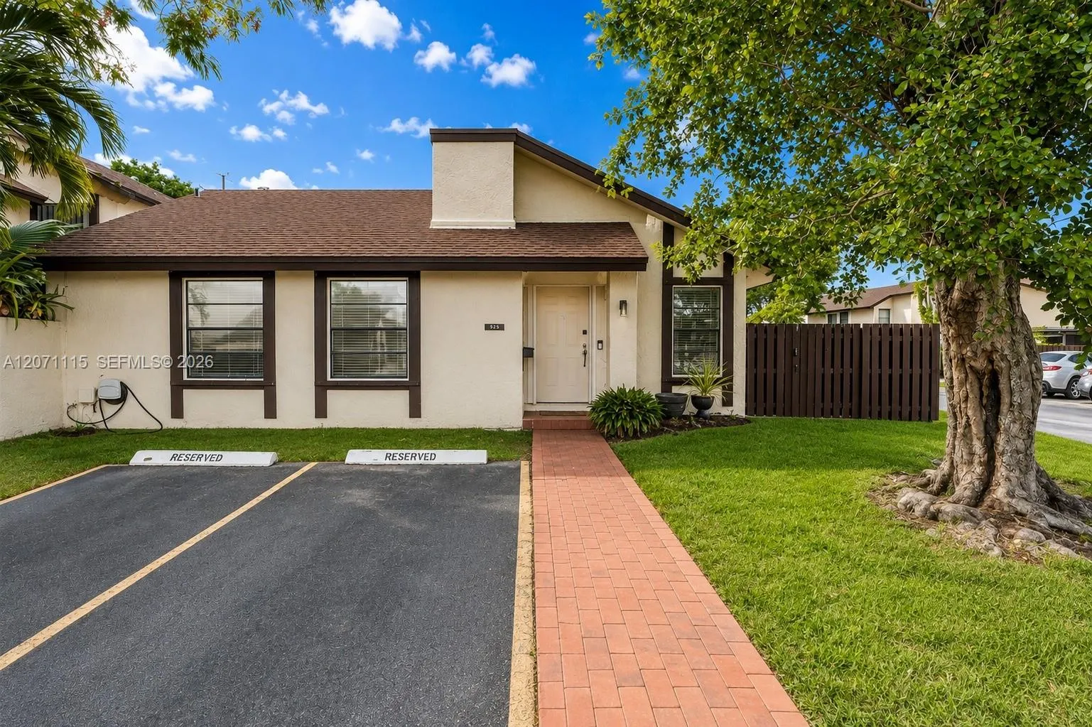 Listing  525 NW 100th Court 525, Miami, FL 33172, Miami, FL 33172