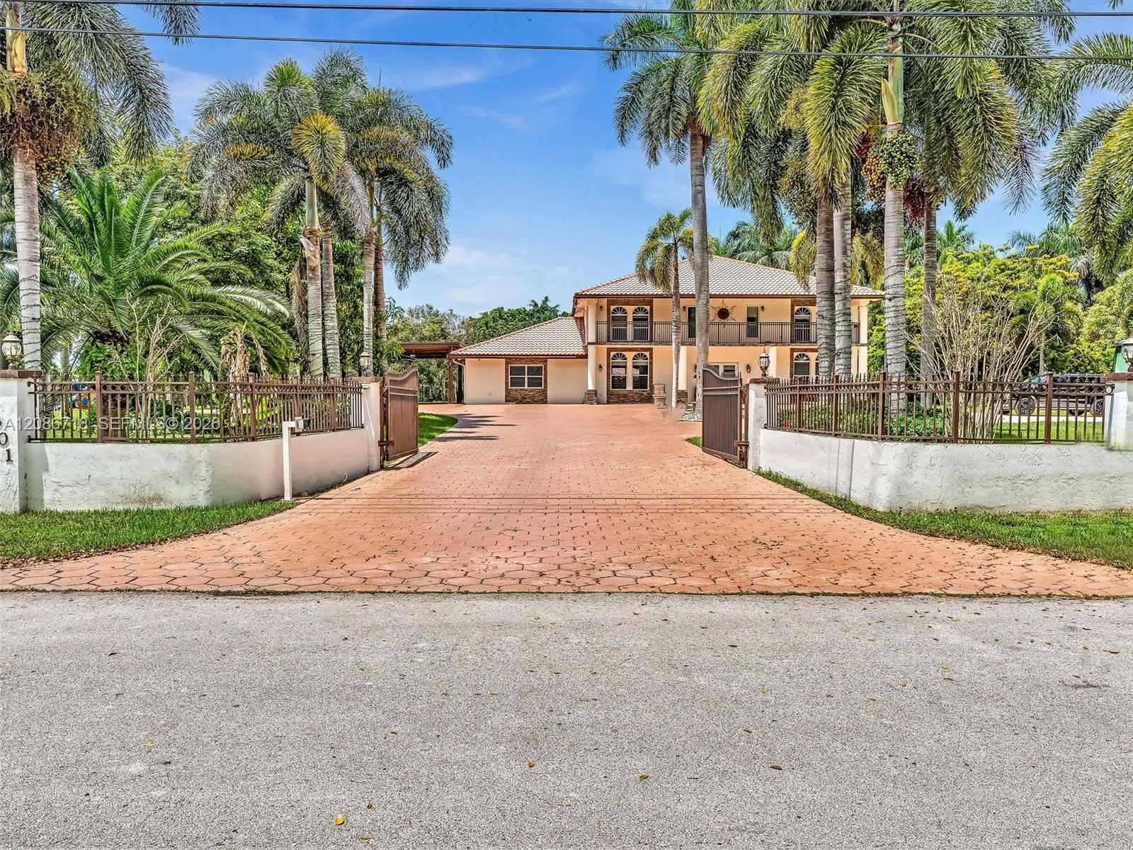 View details of listing 5301 SW 190th Avenue, Southwest Ranches, FL 33332 Southwest Ranches with MLS#