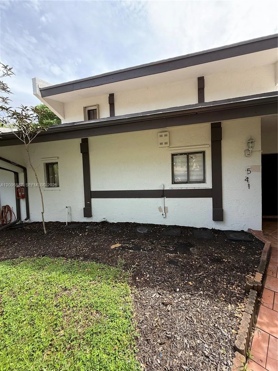 Listing  541 NE 199th Lane 2X, Miami, FL 33179, Miami, FL 33179
