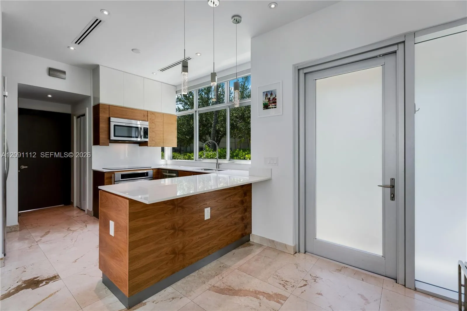 View details of listing 548 Fernwood Road 548, Key Biscayne, FL 33149 Key Biscayne with MLS#