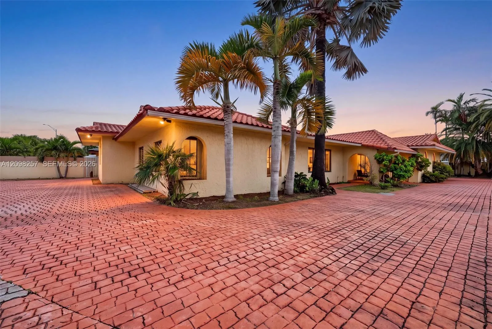 Listing  5550 SW 87th Avenue, Miami, FL 33165, Miami, FL 33165