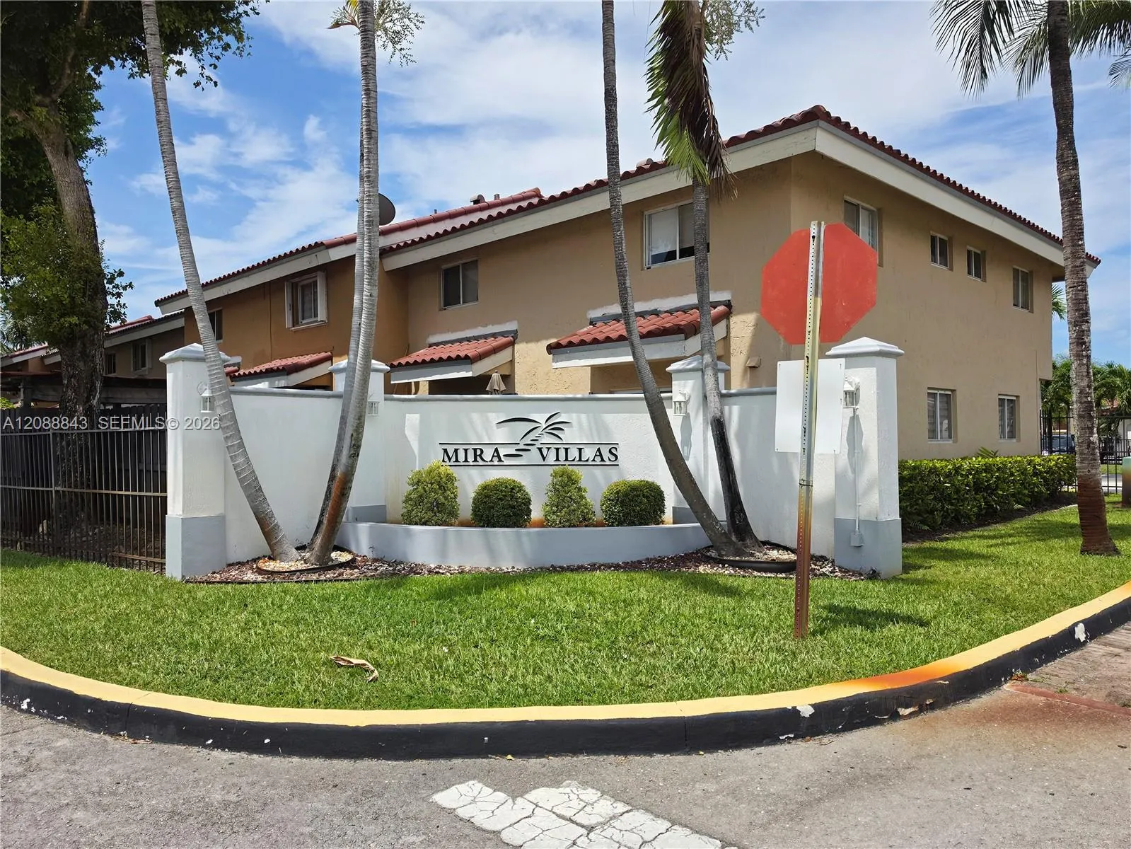 Listing  560 NW 82nd Place 306, Miami, FL 33126, Miami, FL 33126