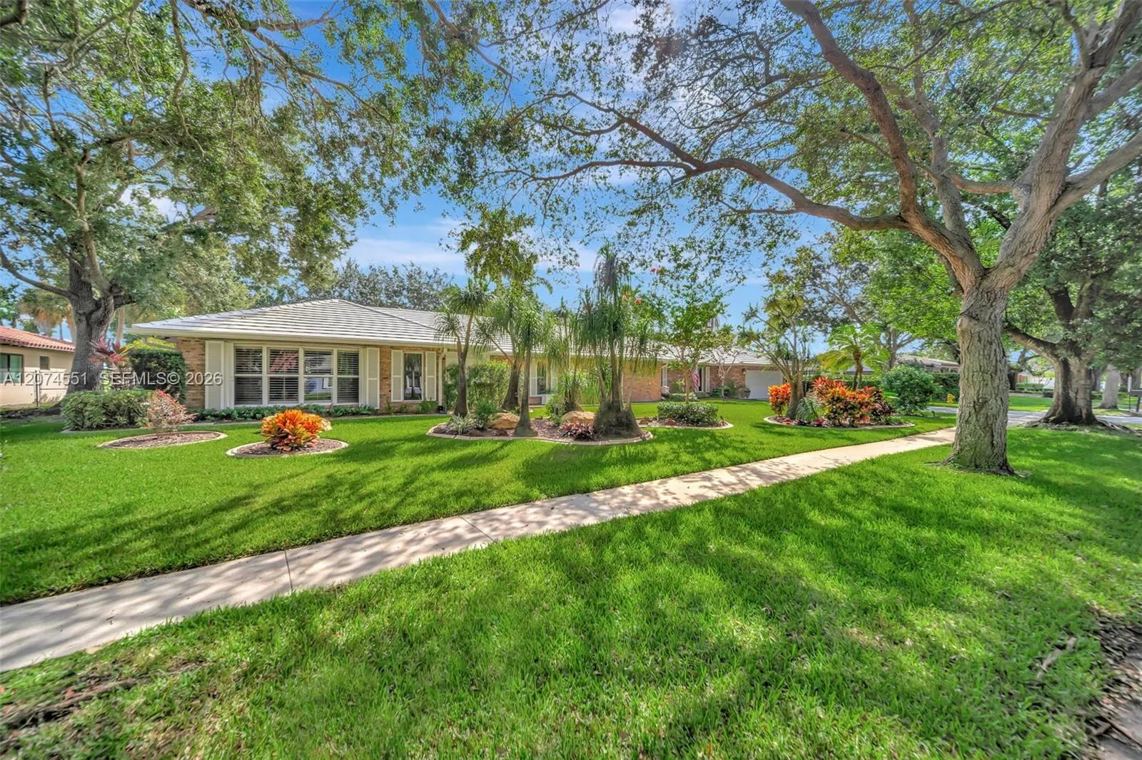 Listing  560 W Tropical Way, Plantation, FL 33317, Plantation, FL 33317
