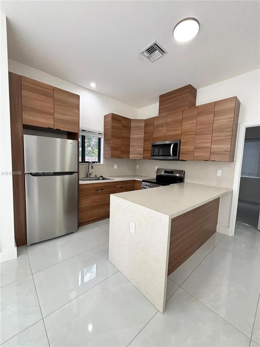 Listing  5737 Cleveland Street 1, Hollywood, FL 33021, Hollywood, FL 33021