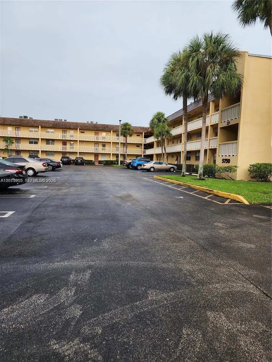 View details of listing 5750 NW 64th Avenue 303, Tamarac, FL 33319 Tamarac with MLS#