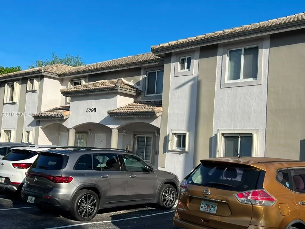 View details of listing 5795 NW 109th Avenue 8, Doral, FL 33178 Doral with MLS#