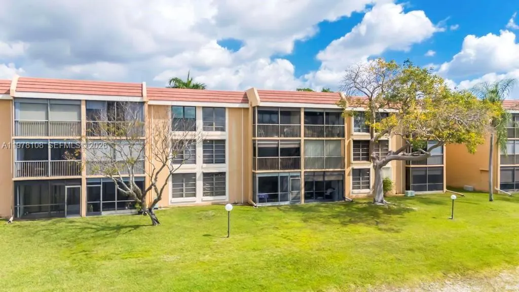 Listing  5802 Coral Lake Drive 102, Margate, FL 33063, Margate, FL 33063