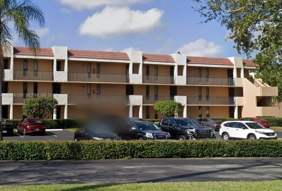 Listing  5920 Coral Lake Drive 208, Margate, FL 33063, Margate, FL 33063
