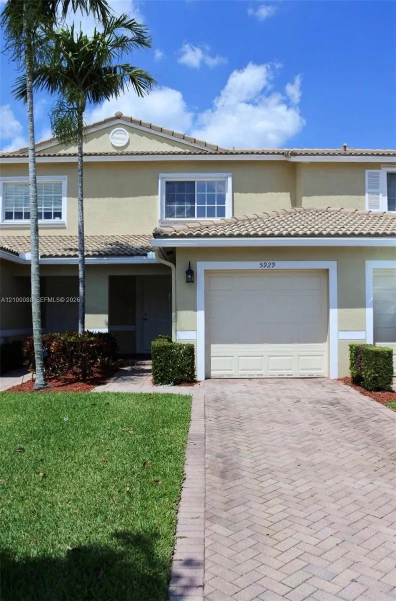 View details of listing 5929 Royal Way 5929, Tamarac, FL 33321 Tamarac with MLS#