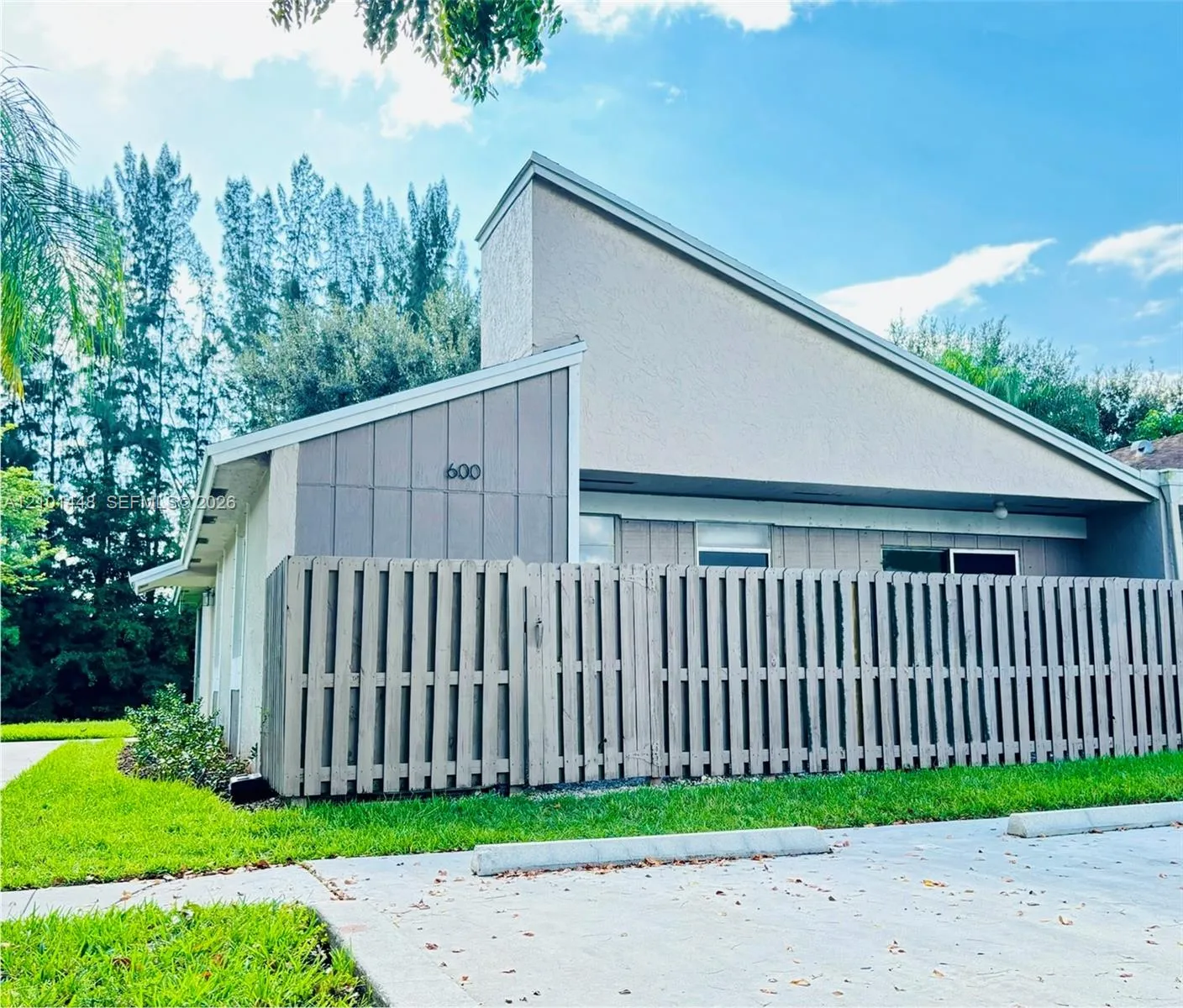 Listing  600 Woodgate Circle A, Sunrise, FL 33326, Sunrise, FL 33326