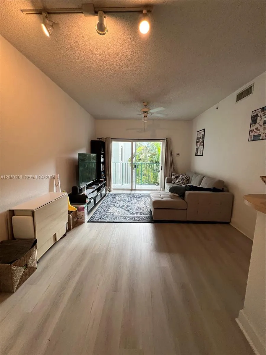 Listing  6001 SW 70th Street 421, South Miami, FL 33143, South Miami, FL 33143