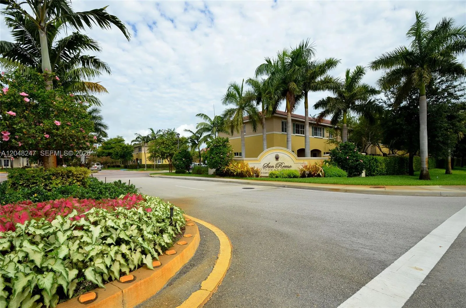 View details of listing 6059 SW 19th Court 6059, North Lauderdale, FL 33068 North Lauderdale with MLS#