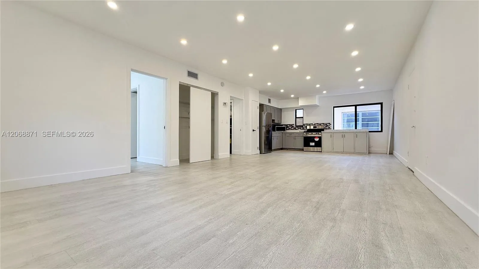 View details of listing 609 Lenox Avenue 4, Miami Beach, FL 33139 Miami Beach with MLS#