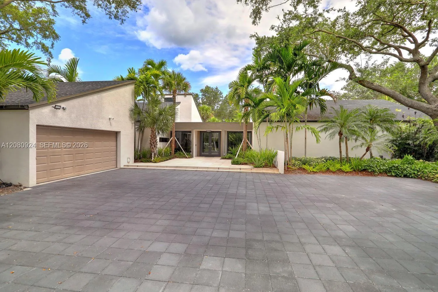 View details of listing 6121 SW 104th Street, Pinecrest, FL 33156 Pinecrest with MLS#