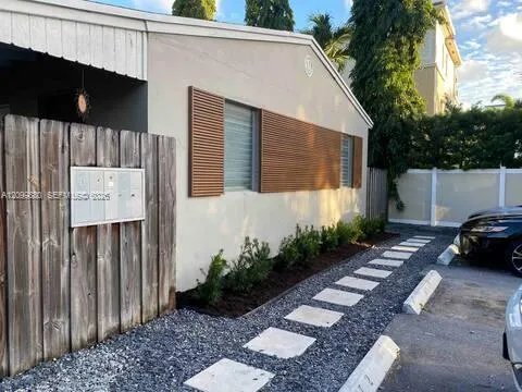 View details of listing 618 NE 8th Avenue 1-5, Fort Lauderdale, FL 33304 Fort Lauderdale with MLS# 