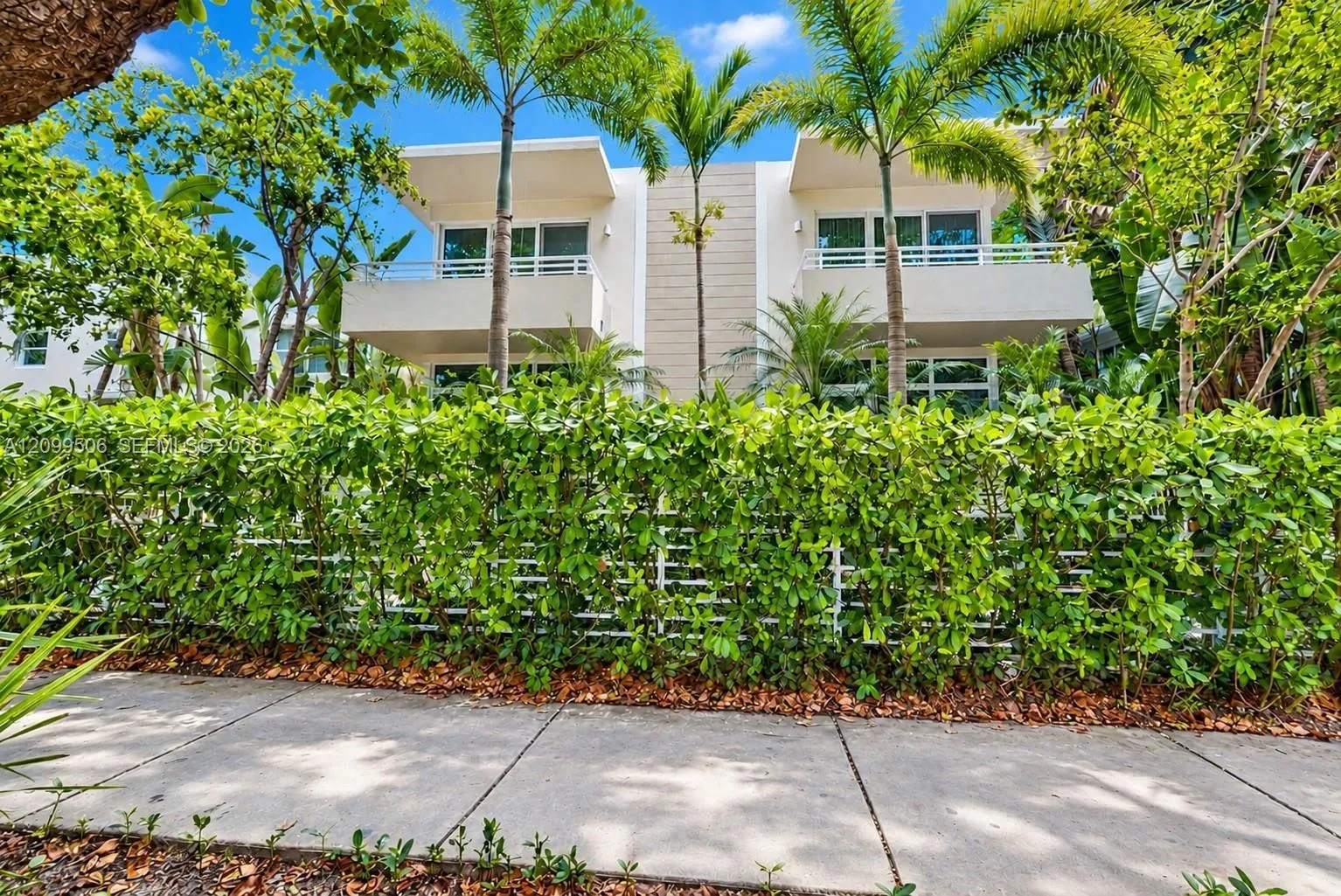 View details of listing 619 Meridian Avenue 4, Miami Beach, FL 33139 Miami Beach with MLS# 