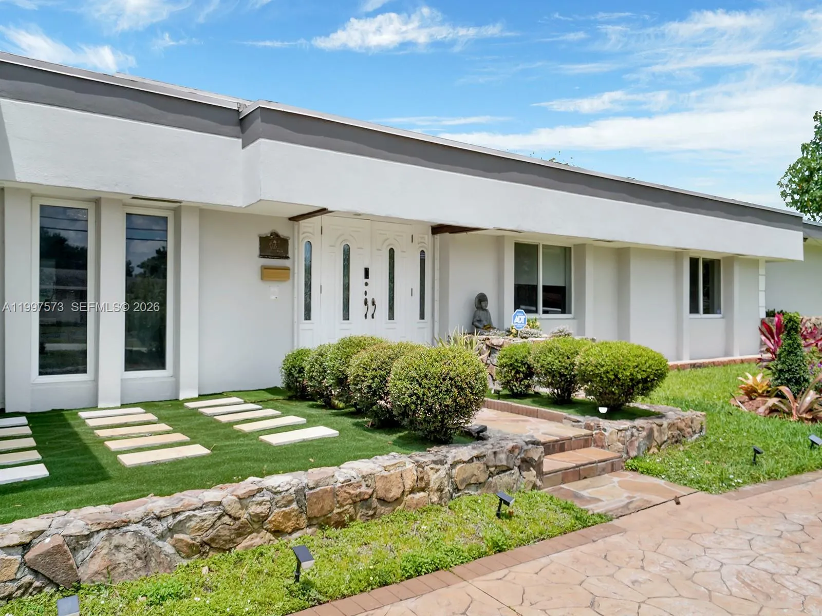 Listing  621 E Tropical Way, Plantation, FL 33317, Plantation, FL 33317