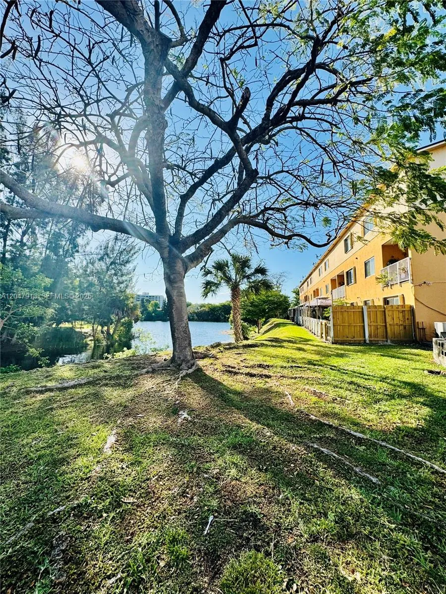 Listing  6245 Kendale Lakes Circle 208, Miami, FL 33183, Miami, FL 33183