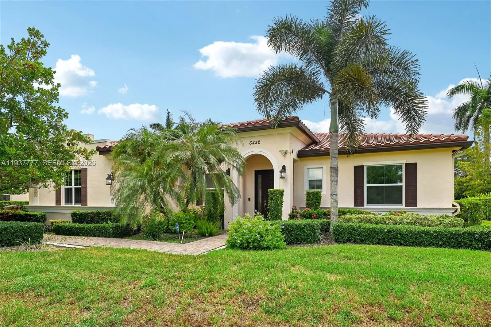View details of listing 6432 SW 55th Place, Davie, FL 33314 Davie with MLS#