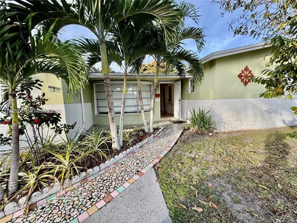 View details of listing 6481 Kimberly Boulevard, North Lauderdale, FL 33068 North Lauderdale with MLS# 