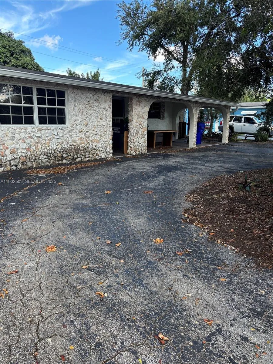 View details of listing 6541 Sherman Street, Hollywood, FL 33024 Hollywood with MLS#
