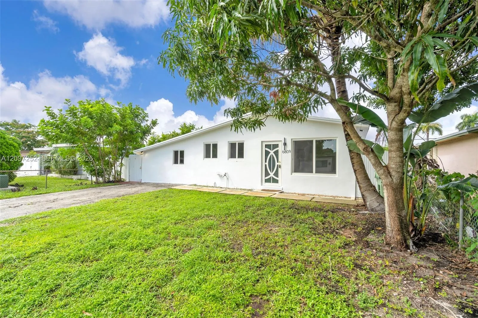 View details of listing 6609 SW 1st Court, Pembroke Pines, FL 33023 Pembroke Pines with MLS#