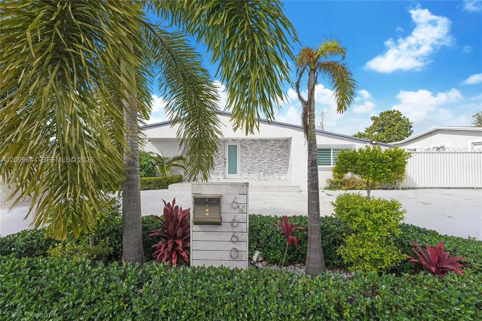 View details of listing 6660 W 13th Avenue, Hialeah, FL 33012 Hialeah with MLS# 
