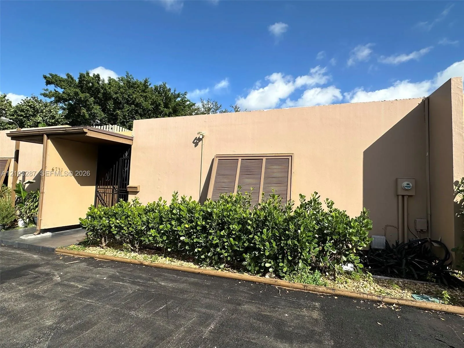 View details of listing 6731 Kingsmoor Way 6731, Miami Lakes, FL 33014 Miami Lakes with MLS#