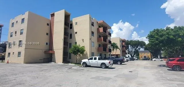 View details of listing 677 SW 9th Avenue 102, Miami, FL 33130 Miami with MLS#
