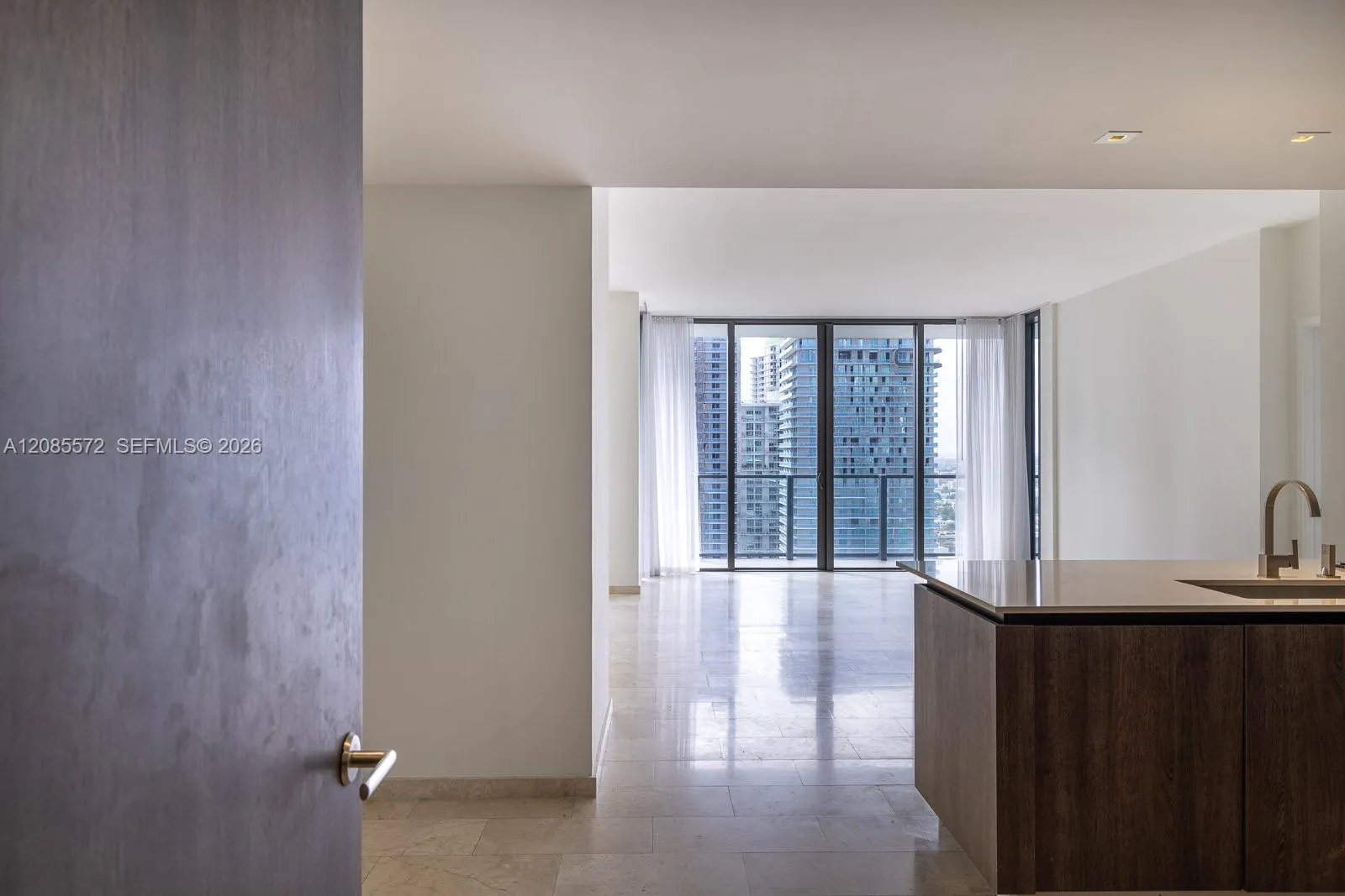 Listing  68 SE 6th Street 2404, Miami, FL 33131, Miami, FL 33131