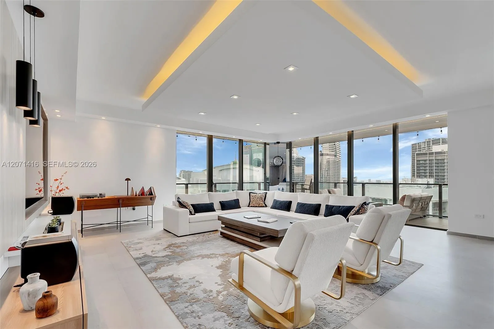 Listing  68 SE 6th Street 3911, Miami, FL 33131, Miami, FL 33131