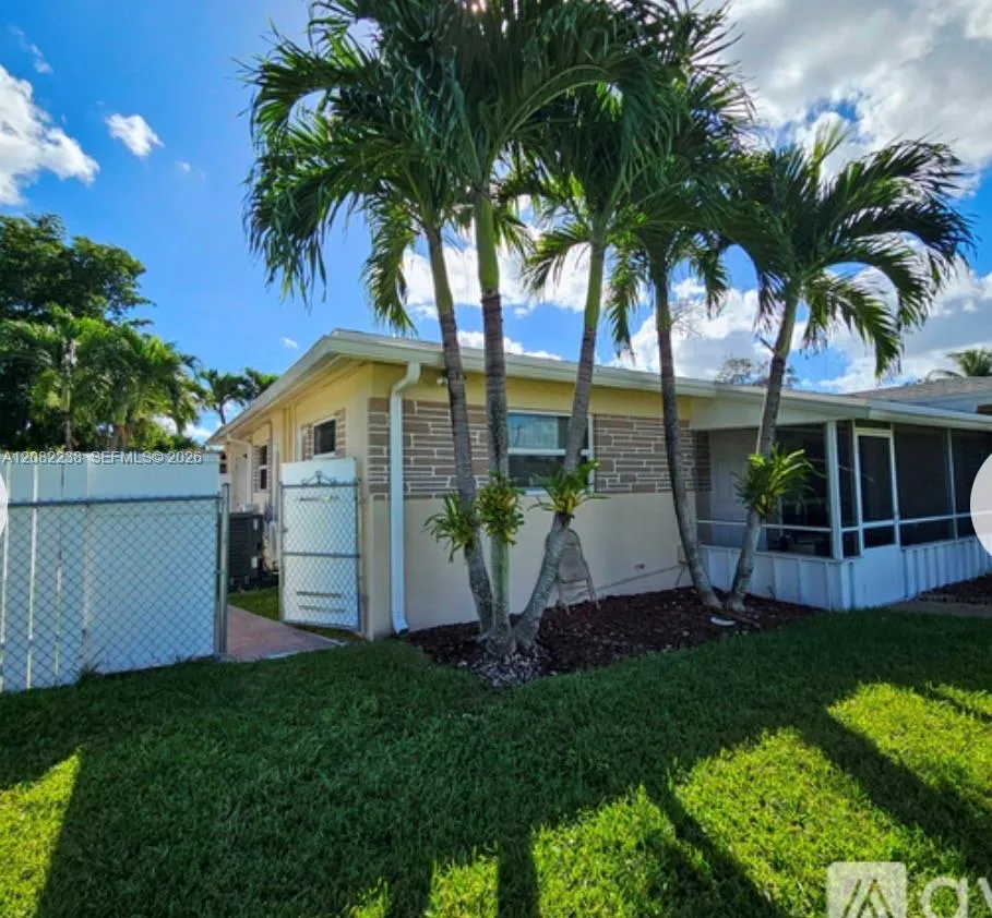 Listing  6800 SW 9th Street B, Pembroke Pines, FL 33023, Pembroke Pines, FL 33023