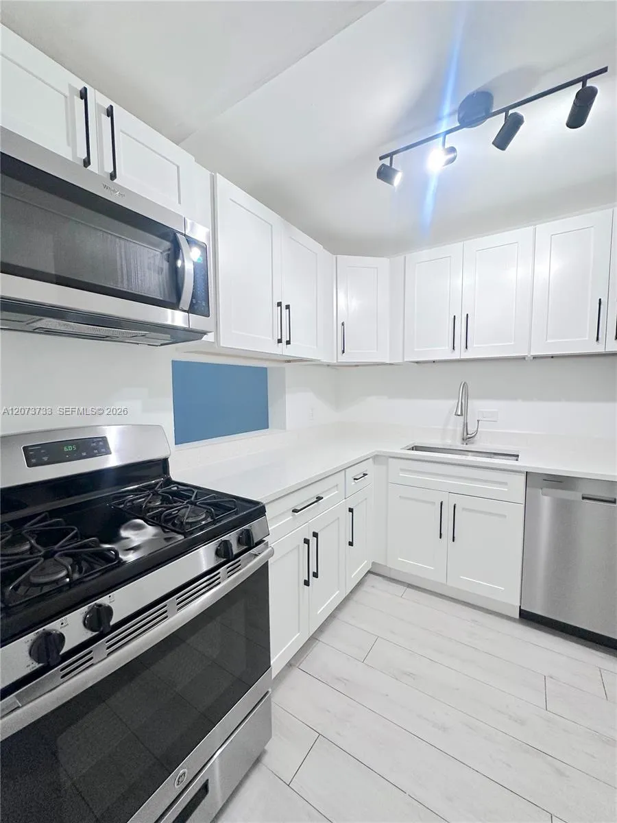 View details of listing 6890 N Kendall Drive B204, Pinecrest, FL 33156 Pinecrest with MLS# 
