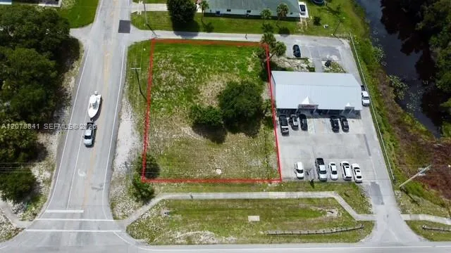 View details of listing 691 Sebastian Boulevard, Sebastian, FL 32958 Sebastian with MLS# 