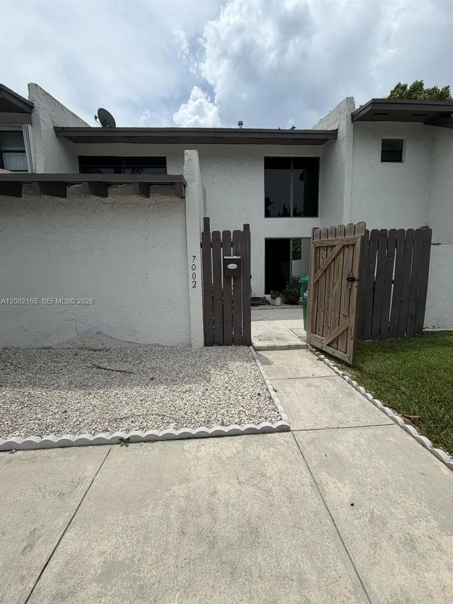 View details of listing 7002 SW 114th Avenue 7002, Miami, FL 33173 Miami with MLS# 