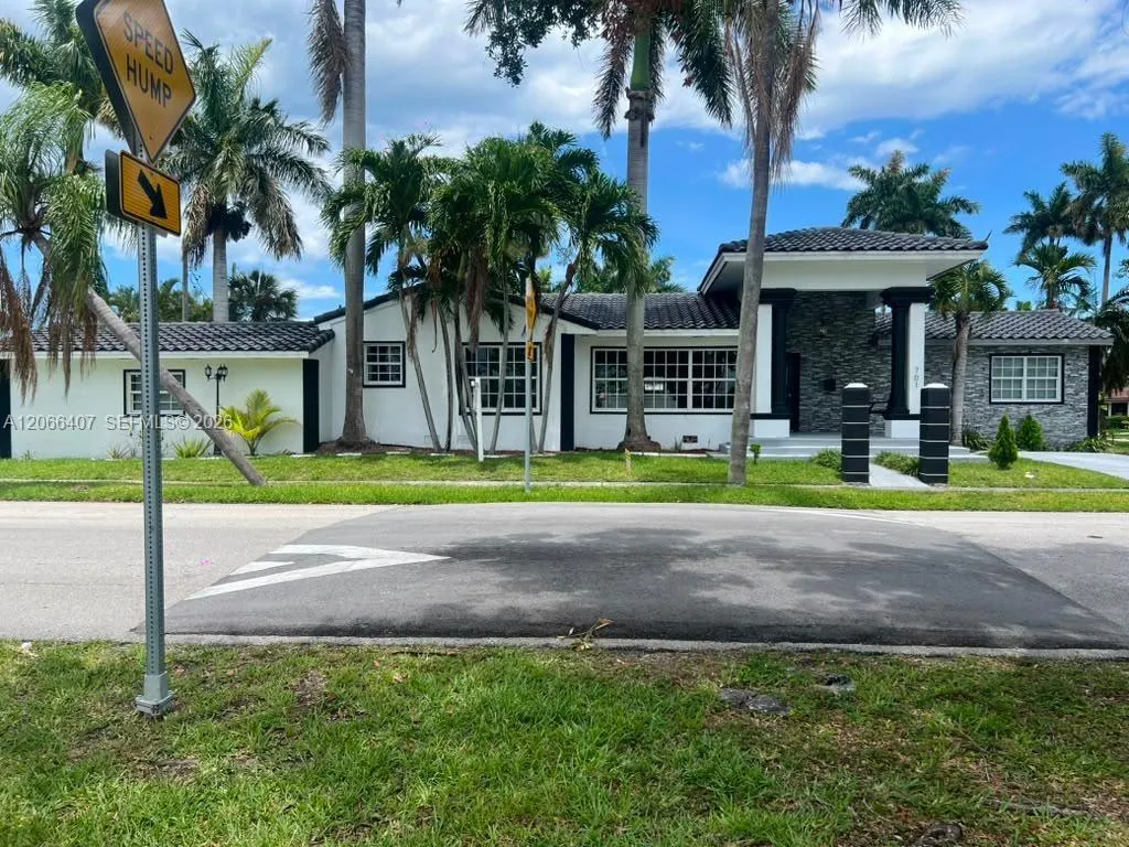 Listing  701 N 14th Avenue, Hollywood, FL 33020, Hollywood, FL 33020